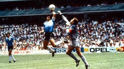 Video: “Bàn tay của chúa” và 10 khoảnh khắc thiên tài của Maradona