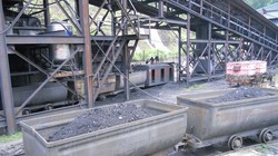 Sản xuất than tại mỏ than Vàng Danh, Quảng Ninh - Ảnh: Văn Nam