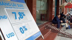 Treo bảng lãi suất 7,8%/năm nhưng với khoản tiền lớn ngân hàng vẫn chào lãi suất lên tới hơn 8%/năm. Ảnh: Ngọc Thắng.