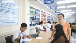 Những chủ thể đáng được khuyến khích hơn phải là những doanh nghiệp có sức sống, có năng suất cao, có khả năng tăng trưởng, có thể cạnh tranh. Trong ảnh: Doanh nghiệp làm thủ tục về thuế. Ảnh: Tuệ Doanh