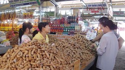 Bộ Tài chính đề xuất đổi tên thuế môn bài thành lệ phí môn bài và thay đổi mức thu có sự khác biệt đối với các doanh nghiệp và hộ kinh doanh cá thể. Ảnh: Minh Tâm.