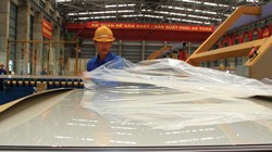 Nhờ mua săm lốp cũ để chế biến thành nhiên liệu phục vụ sản xuất mà Công ty kính nổi Chu Lai - Indevco có lãi lớn