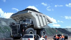 Xe tải hạng nặng ở một mỏ than ở Douglas, bang Wyoming (Mỹ). Ảnh: AP