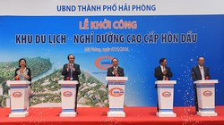 Thủ tướng bấm nút khởi công dự án.