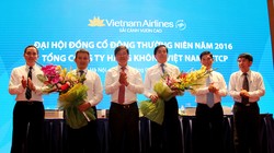 HĐQT cảm ơn Ông Phạm Viết Thanh sau khi Ông từ nhiệm Chủ tịch HĐQT và chúc mừng Ông Dương Trí Thành đã trúng cử vào HĐQT TCT HKVN nhiệm kỳ 2015-2020