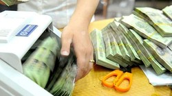 Với ngân hàng, có những tính toán, cân đối với những giao dịch, nghiệp vụ sản phẩm đan xen, tầng lớp mà có lẽ chỉ những “phù thủy” trong nghề kinh doanh vốn mới nắm rõ tường tận những đáp số khác nhau, và sự thú vị của nó.