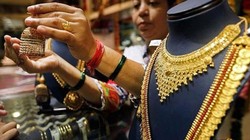 Một cửa hàng nữ trang vàng ở Ấn Độ - Ảnh: Reuters/CNBC.