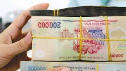 Theo lãnh đạo một ngân hàng, “Buôn tiền trong doanh nghiệp không phải chuyện lạ, doanh nghiệp chỉ cần vài chục tỉ đồng làm mồi là có thể buôn tiền”. Ảnh: Tuệ Doanh