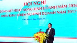 Ông Nguyễn Văn Thắng - Chủ tịch HĐQT VietinBank báo cáo kết quả kinh doanh của VietinBank 2016 Hội nghị (ảnh Tiến Lâm).