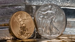 Tuần qua, giá vàng, giá bạc cùng tăng 1,5%, tỷ giá trung tâm hạ 4 đồng. (Ảnh: MarketWatch)