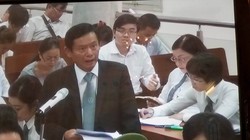 Luật sư Pham Trung Hoài trong phần biện hộ cho bị cáo Phạm Công Danh sáng 18/9. (Ảnh chụp màn hình: N.G)