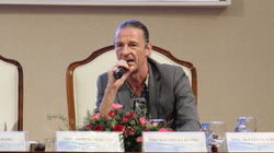 Cả hãi quỹ đều do ông Dominic Scriven OBE - thành viên HĐQT ACB - làm Giám đốc. (Ảnh: Internet)