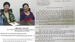 Bà Ngô Mai Hà (trái) đại diện cho 2 gia đình nhạc sĩ Ngô Thụy Miên và Phạm Trọng Cầu. Bà Kha Thị Đàng (phải) đại diện gia đình nhạc sĩ Châu Kỳ tại cuộc họp với VCPMC. 