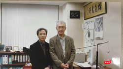 GS. Tasuku Honjo và GS. Tạ Thành Văn năm 2013.