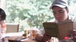 Anh Hắc Ngọc Trung.