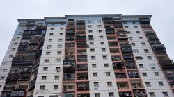 Nỗi khổ người mua chung cư: Mua dễ, bán “khó như…lên trời”