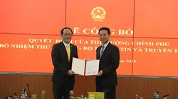 Thừa ủy quyền của Thủ tướng, Ủy viên Trung ương Đảng, Phó Trưởng Ban Tuyên giáo Trung ương, Bộ trưởng Bộ Thông tin và Truyền thông Nguyễn Mạnh Hùng đã trao quyết định bổ nhiệm Thứ trưởng Bộ Thông tin và Truyền thông cho ông Phạm Anh Tuấn.