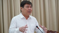 Chủ tịch TP HCM Nguyễn Thành Phong chỉ đạo cuộc họp sáng 22/2. Ảnh: Lê Xuân