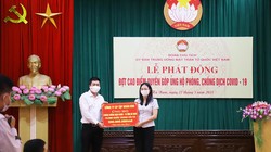 Tập đoàn BRG trao ủng hộ 500 triệu đồng và 10.000 khẩu trang vải kháng khuẩn cho UBND tỉnh Hà Nam