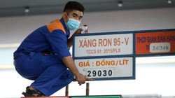 Giá xăng giảm mạnh nhất từ đầu năm 2022, về dưới 30.000 đồng/lít (Ảnh: Internet)