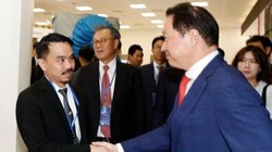 Chủ tịch SK Group Chey Tae-won và Tổng Giám đốc Tập đoàn Masan Danny Le (trái ảnh) bắt tay tại VIIE (Việt Nam International Innovation EXPO) ngày 28/10. Ảnh do SK Group cung cấp