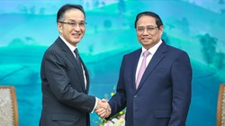 Ông Kakinoki Masumi, Tổng giám đốc, Giám đốc điều hành Tập đoàn Marubeni và Thủ tướng Phạm Minh Chính (Ảnh: VGP)