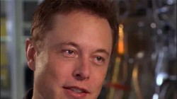 Elon Musk, cùng với một nhóm các nhà khoa học, chuyên gia nổi tiếng cảnh báo việc sử dụng vũ khí tự chủ có thể mở ra một kỷ nguyên chiến tranh mới. Ảnh: Cnet