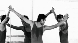 Những giọt mồ hôi của nghệ sĩ múa trên sàn tập 