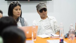 Nhà sản xuất Nguyễn Hoàng Hạnh Nhân và đạo diễn Park Hee Jun trong quá trình hợp tác làm phim