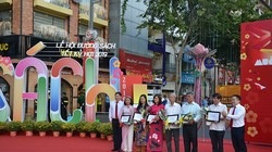 Lãnh đạo TP.HCM cắt băng khai mạc Lễ hội đường sách Tết Kỷ Hợi 2019