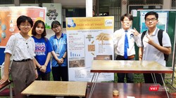 Nhóm 5 bạn trẻ (từ trái qua) Nguyễn Minh Tuệ, Nguyễn Thị Thanh Tuyền, Nguyễn Phúc Kiều Ly, Đoàn Ngọc Danh, Nguyễn Phan Quang Anh 