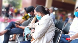 Quận 12 đưa 1 ca nghi ngờ nhiễm virus Corona tự ý bỏ về nhà trở lại BV Nhiệt đới cách ly theo đúng quy định (Ảnh: Hòa Bình)