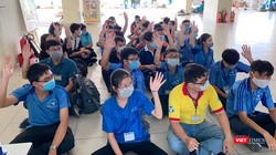 Sinh viên ĐHQG TP.HCM tình nguyện dọn dẹp KTX nhường chỗ làm nơi lưu trú cách ly cho người nhập cảnh (Ảnh: Ban Quản lý KTX ĐHQG)