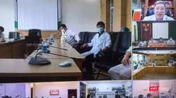 Tiểu ban Điều trị, Hội đồng chuyên môn các bệnh truyền nhiễm đã hội chẩn gấp tìm cách cứu bệnh nhân 91 phi công người Anh (Ảnh: BV BNĐ TP.HCM) 