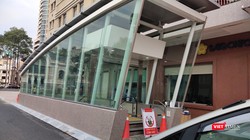 Lối xuống Ga Metro trung tâm, trước cửa Nhà hát TP.HCM (Ảnh: Hòa Bình) 