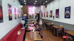 Miss Korea (229 Trần Hưng Đạo, phường Cô Giang, quận 1) mở cửa trở lại nhưng vắng khách (Ảnh: Hòa Bình) 