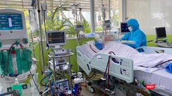 Bệnh nhân 91 phi công người Anh có dấu hiệu hồi tỉnh, bắt đầu cử động các đầu chi (Ảnh: BVCR) 