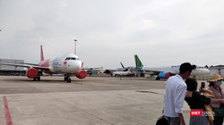 Cảng vụ Hàng không Miền Nam vừa gửi văn bản kiến nghị Cục Hàng không Việt Nam tạm dừng các chuyến bay thương mại (Ảnh: Hòa Bình) 