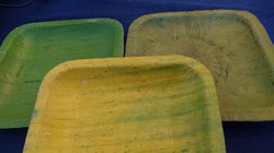 Khay đựng thức ăn sinh thái được làm từ nguyên liệu lá chuối ép (Ảnh: Vilabe)