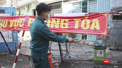 Lực lượng chức năng đang kiểm soát khu vực phong toả quận 6 (Ảnh: Hải Linh)