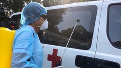 Chiếc xe 16 chỗ chở BN1440 chưa khử khuẩn mà còn chở nhiều người khác (Ảnh: BYT) 