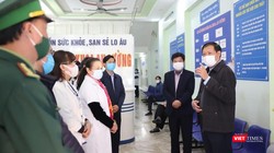 Thứ trưởng Bộ Y tế Đỗ Xuân Tuyên -trưởng đoàn công tác của Ban Chỉ đạo Quốc gia phòng, chống dịch COVID-19 đi kiểm tra địa bàn tỉnh Lào Cai (Ảnh: BYT) 