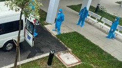 Lực lượng chức năng làm việc tại cơ sở cách ly ở Bình Dương - Ảnh: B.S