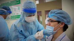 Xét nghiệm hơn 1.800 nhân viên y tế Bệnh viện Quân Y 175 (Ảnh: Trần Chính)