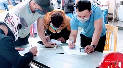 Khai báo y tế tại chốt kiểm dịch Hải Phòng (Ảnh: Hoà Bình) 