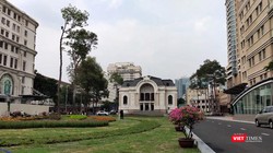 Nhà hát thành phố hiện tại nằm gần ga tàu điện ngầm trung tâm, có vị trí đẹp, dễ thu hút khách (Ảnh: Hoà Bình)