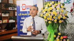 Ông Nguyễn Minh Hồng – Chủ tịch Hội truyền thông số Việt Nam, Trưởng ban tổ chức giải thưởng Chuyển đổi số Việt Nam 2021 phát biểu tại họp báo (Ảnh: Trường Giang) 