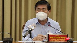 Chủ tịch UBND TP.HCM Nguyễn Thành Phong điều hành cuộc họp khẩn về phòng, chống dịch COVID-19 (Ảnh: TTBC) 