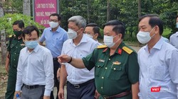 Thứ trưởng Nguyễn Trường Sơn dẫn đầu đoàn kiểm tra (Ảnh: BYT) 