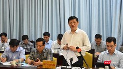 Bộ trưởng Bộ Y tế Nguyễn Thanh Long nhấn mạnh: Bộ Y tế sẽ hỗ trợ ngay tỉnh Vĩnh Long về công tác xét nghiệm, đồng thời lưu ý tỉnh không được chủ quan, lơ là trong công tác phòng chống dịch COVID-19 (Ảnh: BYT) 